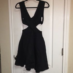 ✨FREE W/PURCHASE Finders keepers Black short dress